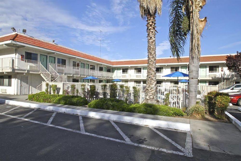 Park Inn By Radisson, Modesto Bagian luar foto