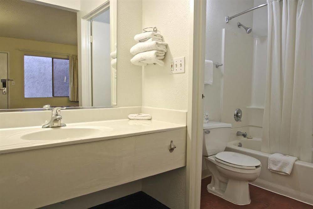 Park Inn By Radisson, Modesto Bagian luar foto