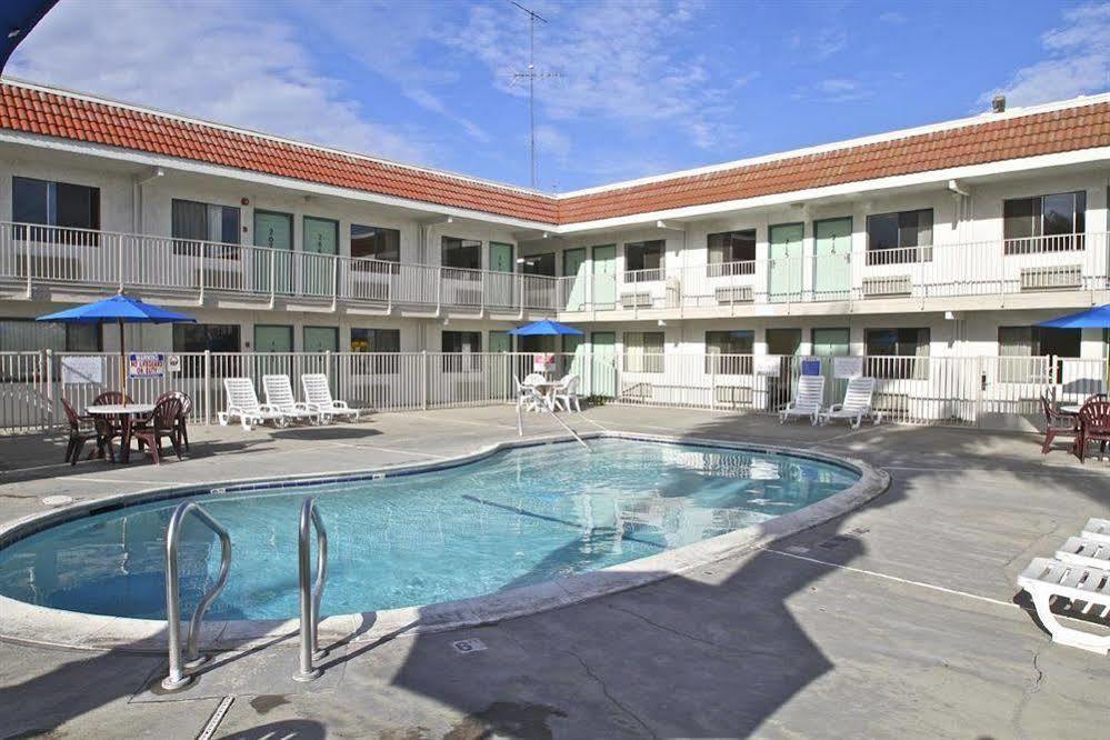 Park Inn By Radisson, Modesto Bagian luar foto