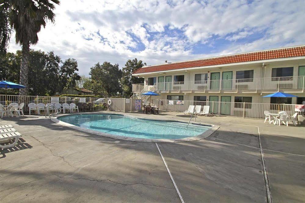 Park Inn By Radisson, Modesto Bagian luar foto