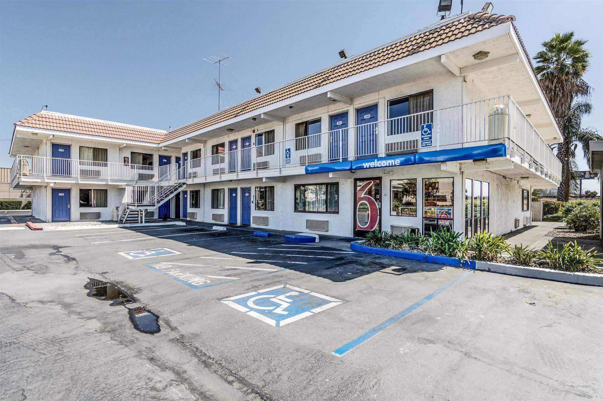 Park Inn By Radisson, Modesto Bagian luar foto