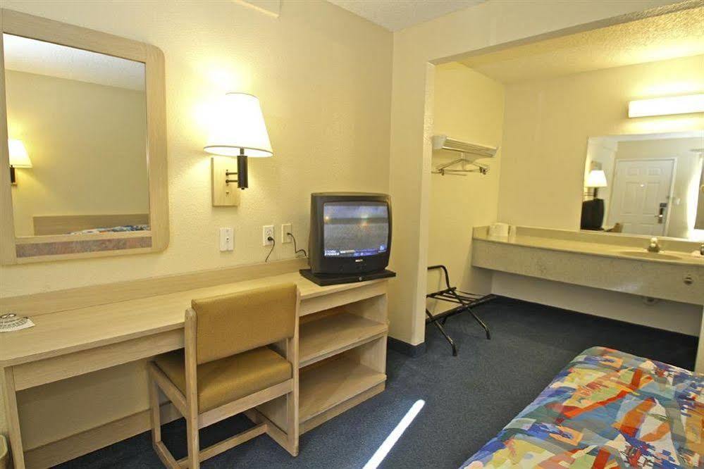 Park Inn By Radisson, Modesto Bagian luar foto